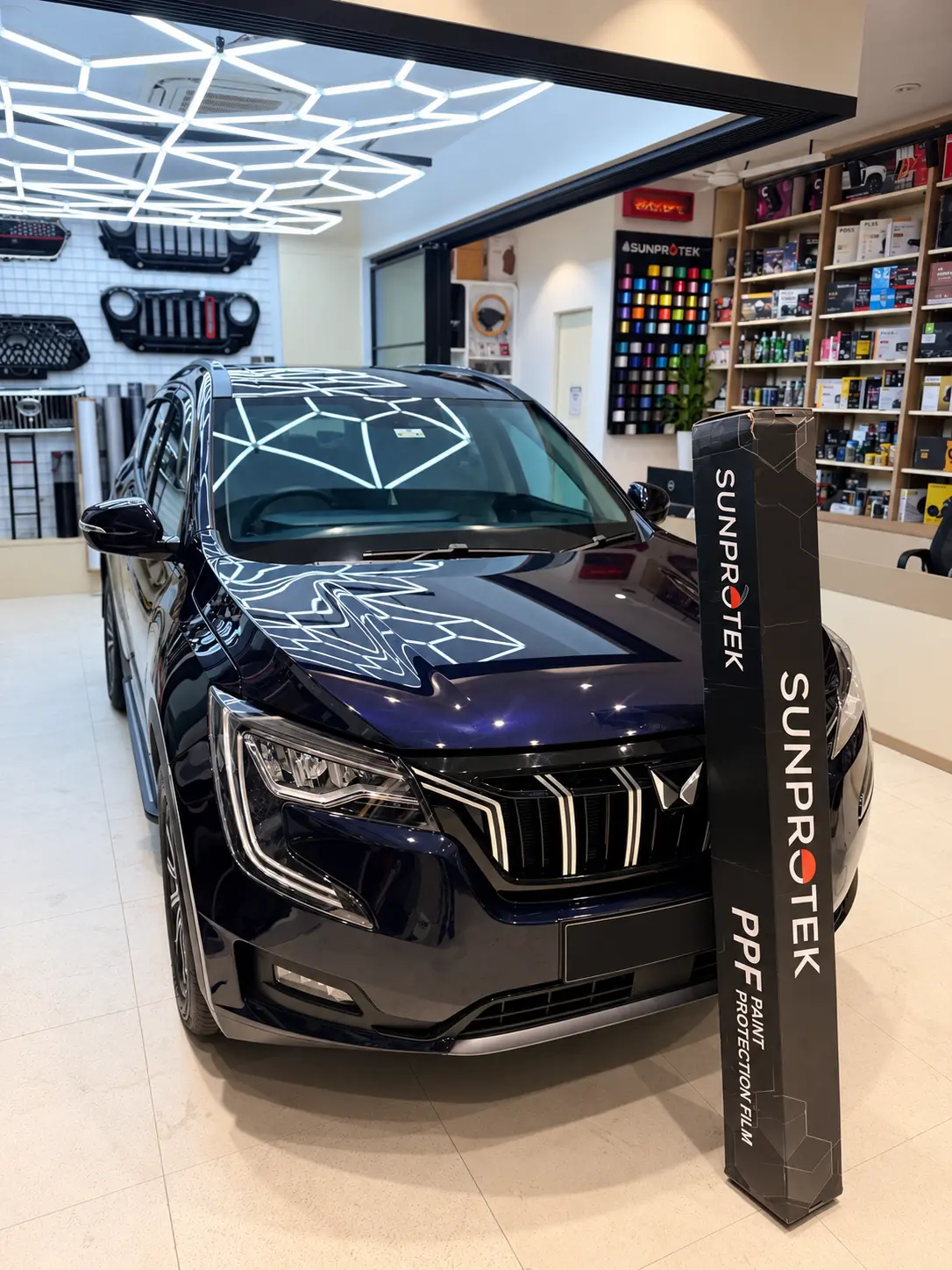 Front right view of a Mahindra XUV 700 with SunProtek paint protection film
