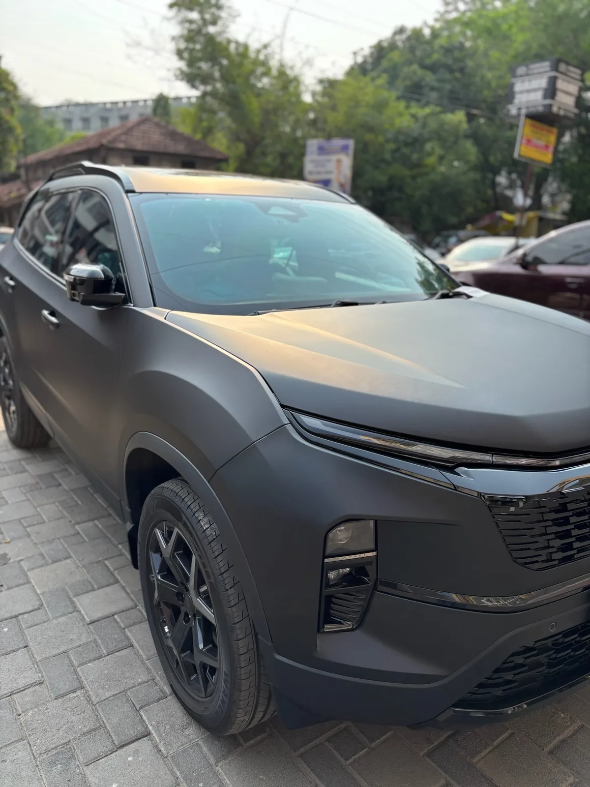 Side view of a Tata Safari with matte paint protection film